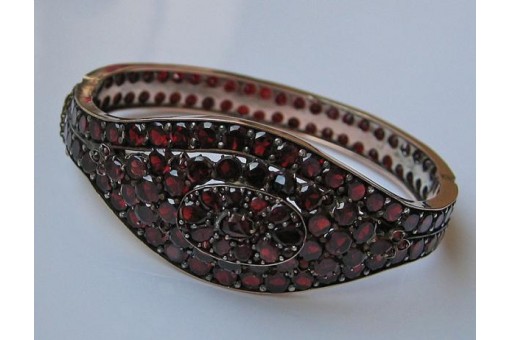 Granatarmreif Trachtenarmreif mit Granat böhmische Granate garnet bangle um 1900