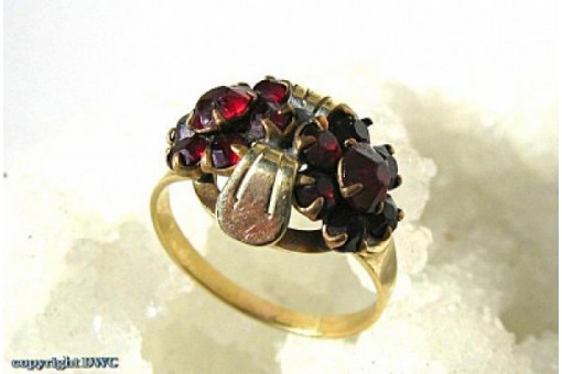 Ring mit Granat antik in aus 8 Kt 333 er Gold Granate Grösse 57