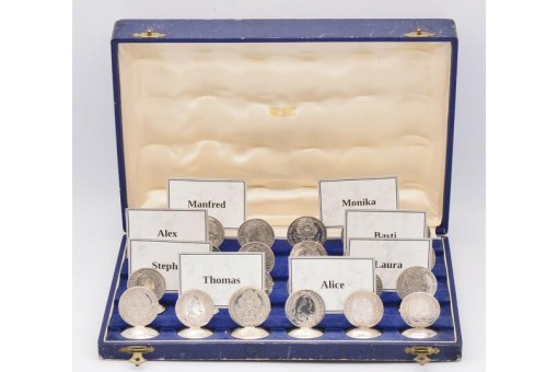 24 Platzkartenhalter aus alten 20 Kreuzer Münzen Maria Theresia in 925 Silber