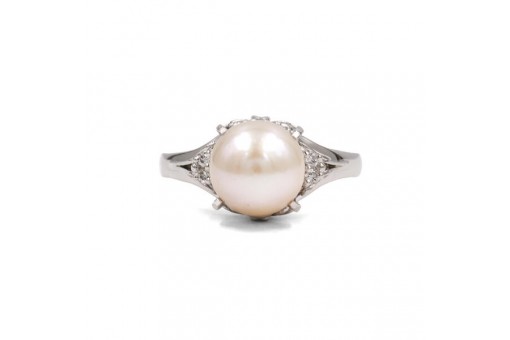 Ring mit Perle und 4 Brillanten Diamanten 0,04 ct. in 900er Platin Gr. 53