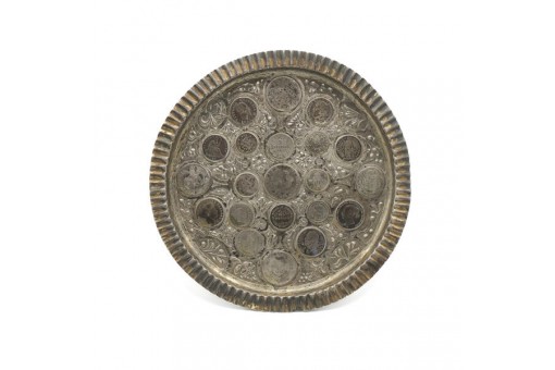Münzteller mit 21 Kleinmünzen aus aller Welt in Silber um 1900