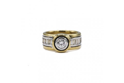 Ring mit Brillant und Diamanten im Baguetteschliff in 14 Kt. 585 Gold Gr. 50