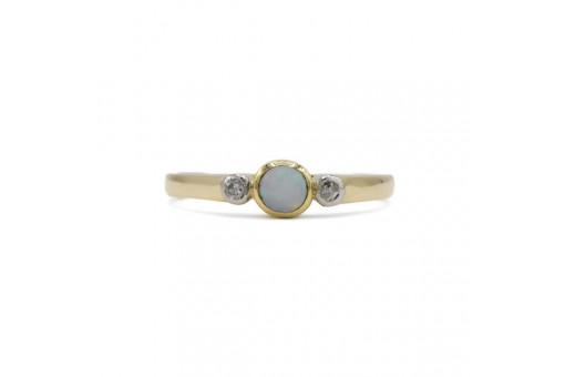 Ring mit Opal und 2 Diamanten in 14 Kt. 585 Gold Gr. 52
