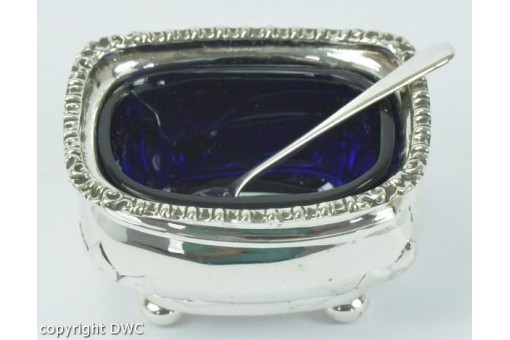 Gew&uuml;rzsch&auml;lchen aus 925er Silber mit Kobaltglas und L&ouml;ffel Birmingham 1906 .