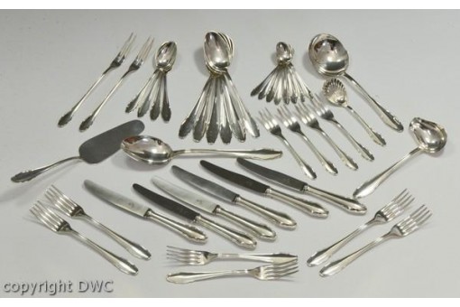 41 tlg. Besteck aus in 800 er Silber Messer Gabel L&ouml;ffel Vorleger Kelle antik .