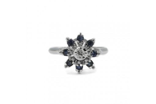 Ring mit 8 Safiren und einem Brillant Diamant in 14 Kt. 585 Wei&szlig;gold Gr. 52