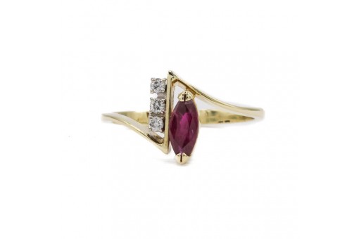Ring mit Rubin Navette und 3 Diamanten Brillanten in 14 Kt. 585 Gelbgold Gr. 54